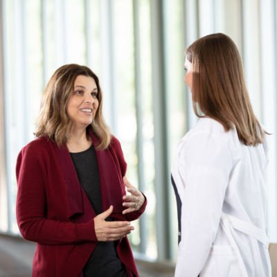 Melissa speaks with a nurse at the Ivy Brain Tumor Center