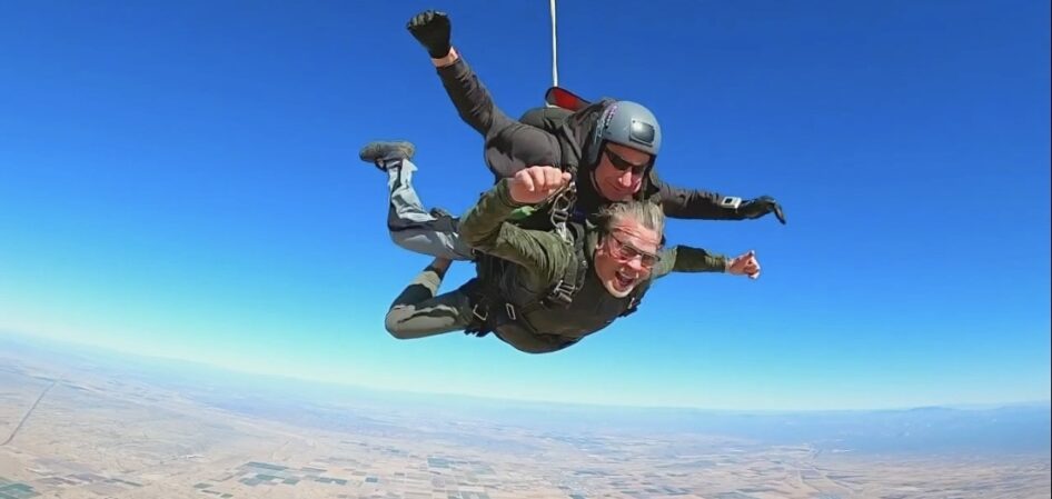 Jim Weatherly celebrates his 73rd birthday skydiving. (1)